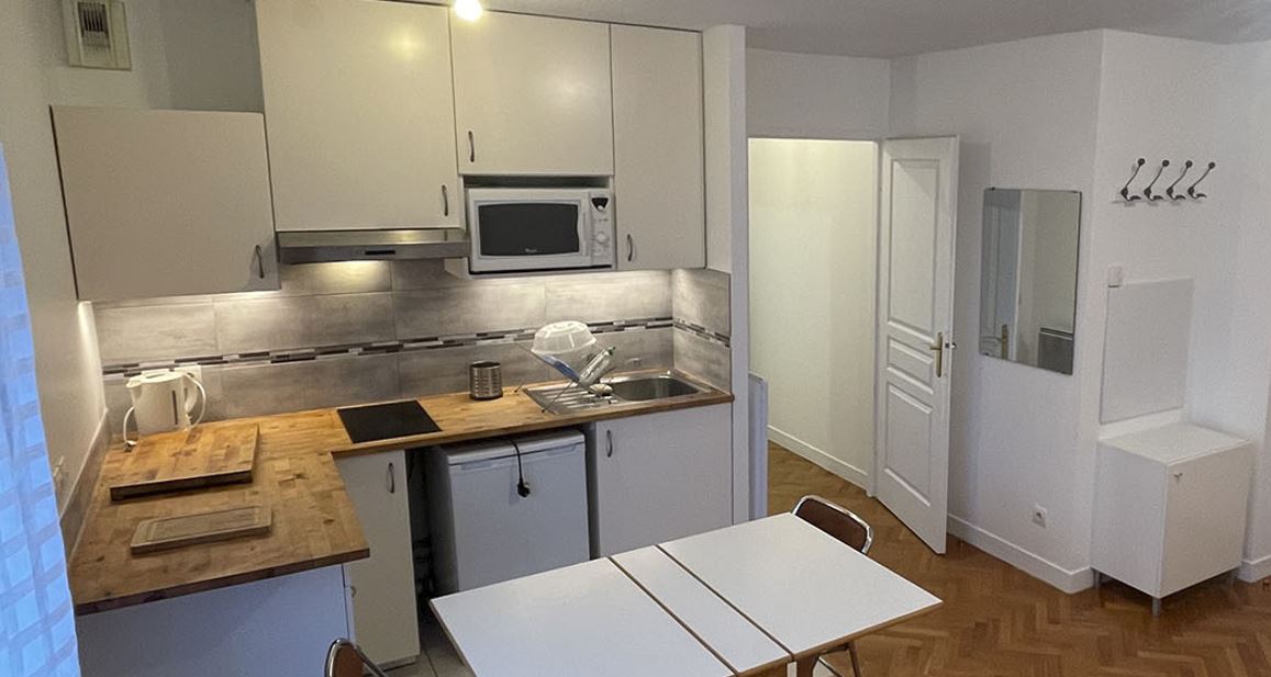 Hauts de Seine Courbevoie  Location Appart. 1 pice Studio meubl 27 m2    5mn la dfense et gare