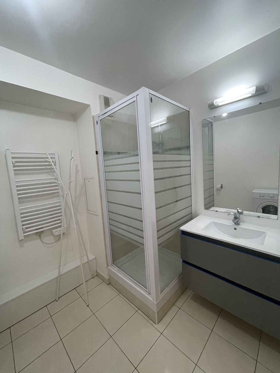 Hauts de Seine&nbsp;Courbevoie &nbsp;Location&nbsp;Appart. 1 pi�ce&nbsp;Studio meuble 5mn la d�fense et gare